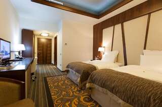 Отель Metropolis Hotel Бистрица Стандартный двухместный номер с 2 отдельными кроватями-1